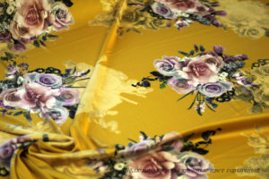 Ткань для халатов Армани шелк розы крупные цвет горчичный